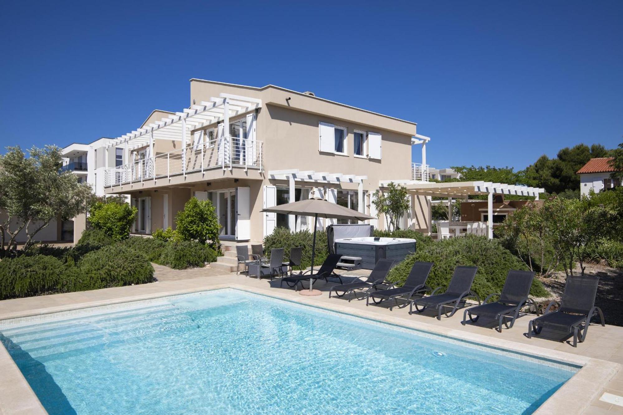 Villa Bella - Beautiful And Modern House With Pool, Souna, Jacuzzi & Playground, Liznjan - Istra Ližnjan Exterior foto