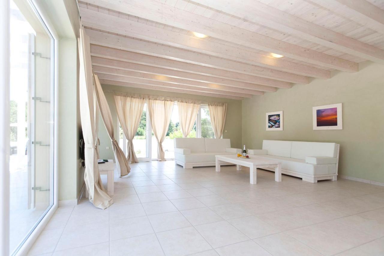 Villa Bella - Beautiful And Modern House With Pool, Souna, Jacuzzi & Playground, Liznjan - Istra Ližnjan Exterior foto