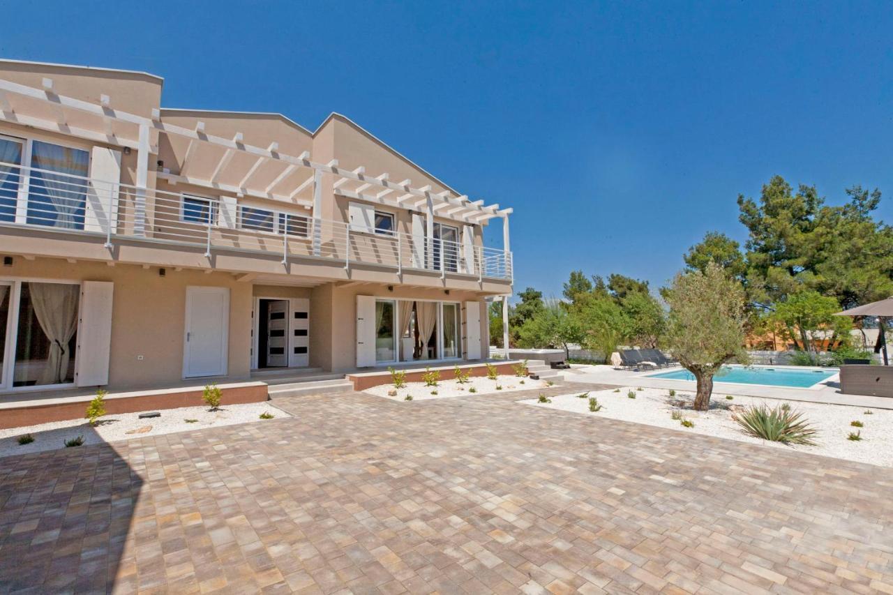 Villa Bella - Beautiful And Modern House With Pool, Souna, Jacuzzi & Playground, Liznjan - Istra Ližnjan Exterior foto